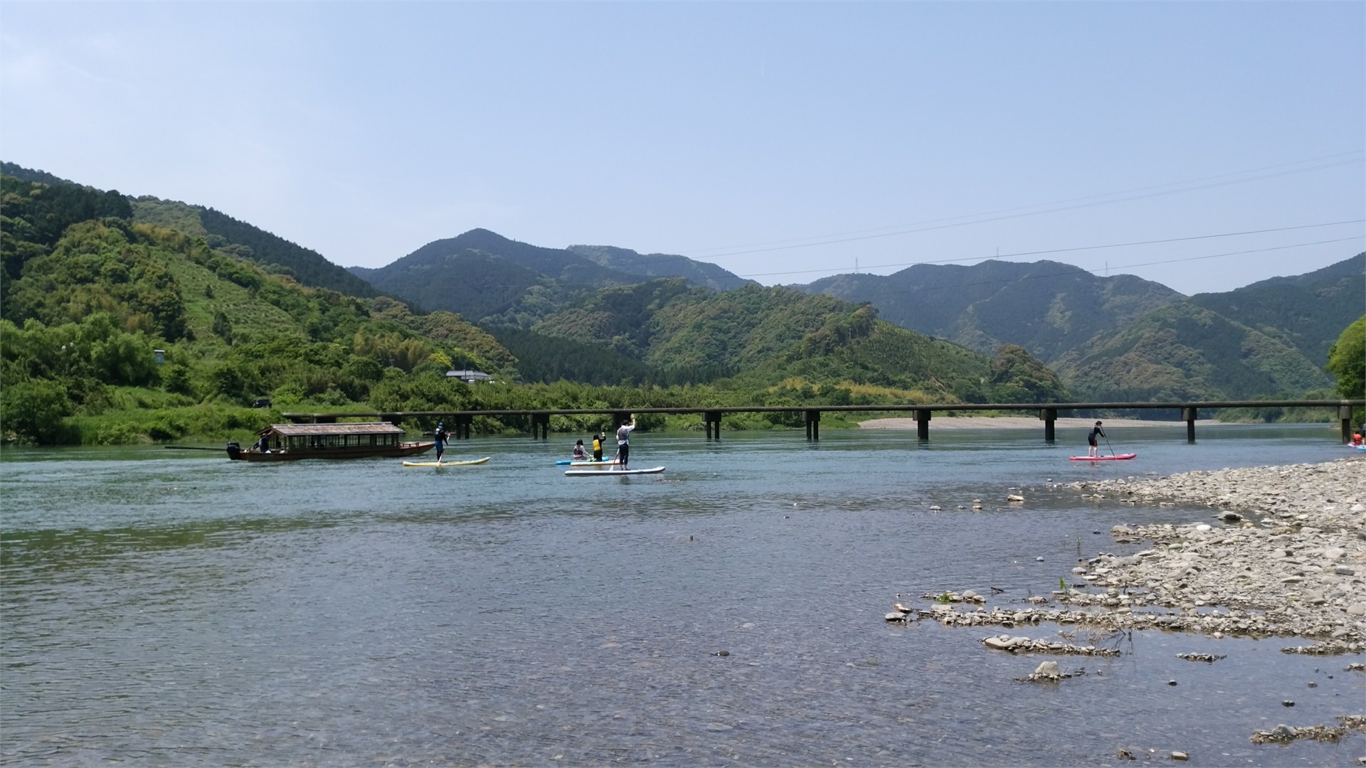 夏の四万十川と佐田沈下橋の写真